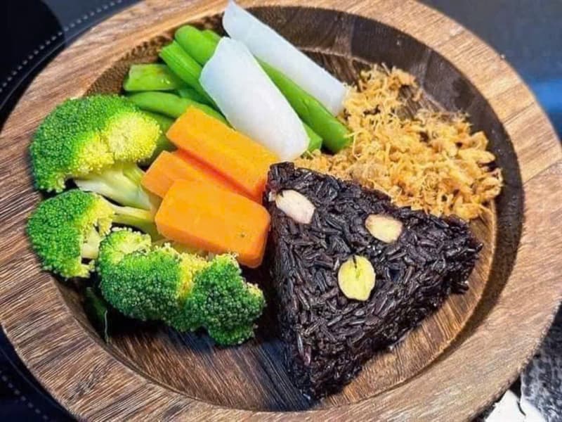 Cơm gạo lứt hạt sen 3