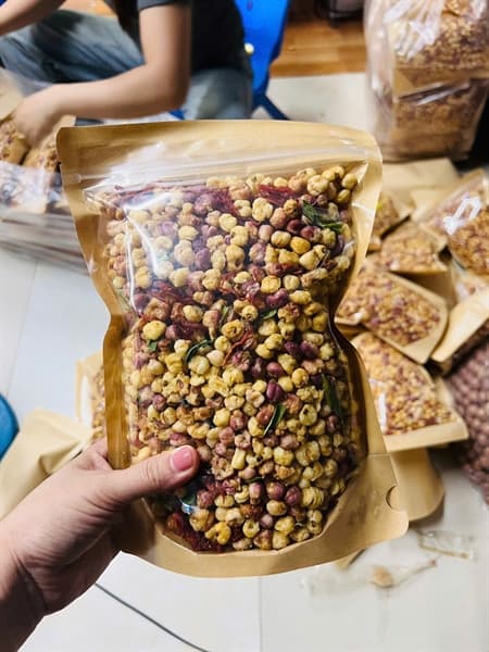 Ngô nếp tím sấy giòn mix thịt khô lá chanh 500g 5
