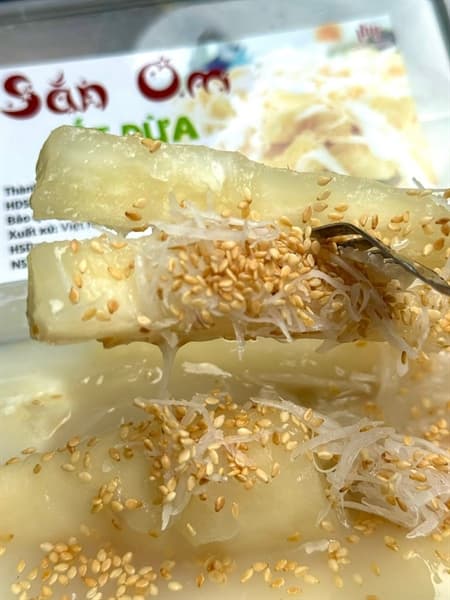 Sắn om cốt dừa LHY