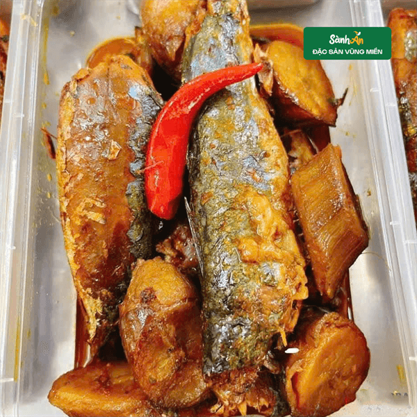 Cá nục kho chuối Vân Đồn