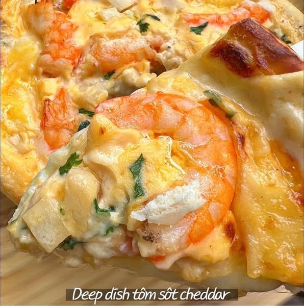 Pizza chảo sâu tôm sốt phomai Cheddar