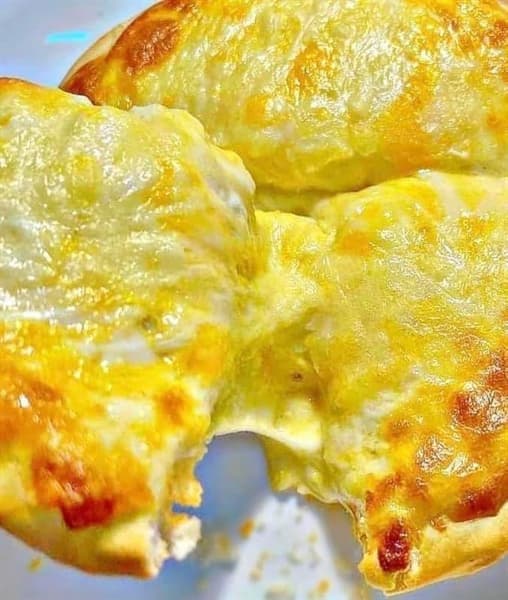 Pizza chảo sâu Cheese Bomb