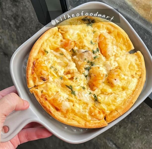 Pizza chảo sâu tôm sốt phomai Cheddar 3