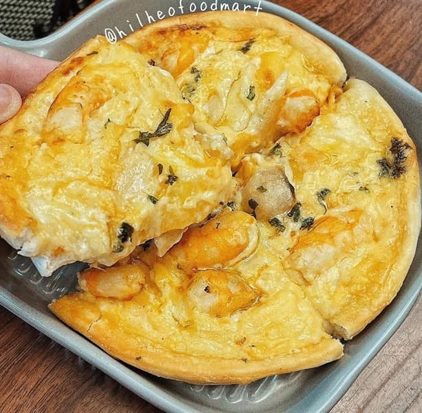 Pizza chảo sâu tôm sốt phomai Cheddar 2
