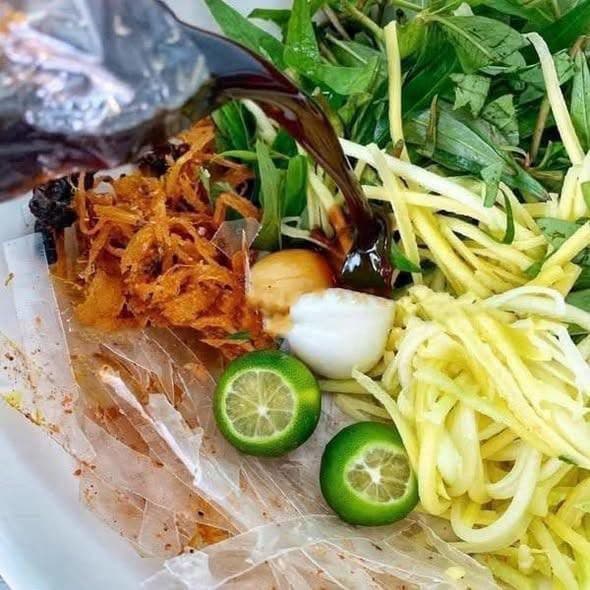 Bánh tráng trộn đầy đủ kèm rau 3
