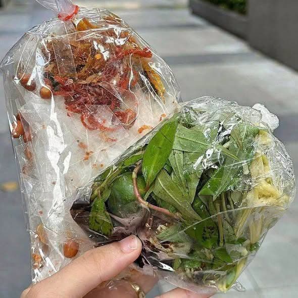 Bánh tráng trộn đầy đủ kèm rau 4