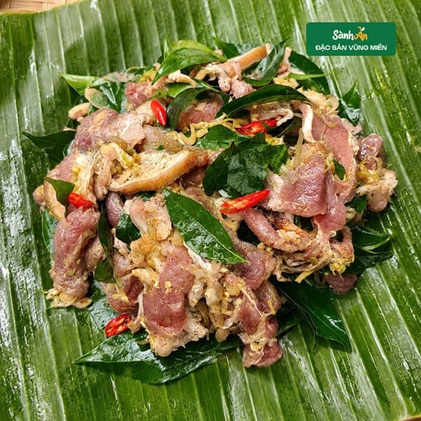 Lợn mán hấp lá chuối Tây Bắc