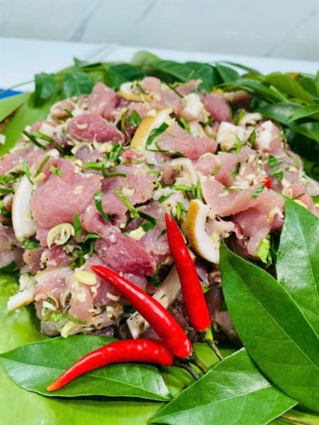 Thịt lợn bản hấp lá chuối 4