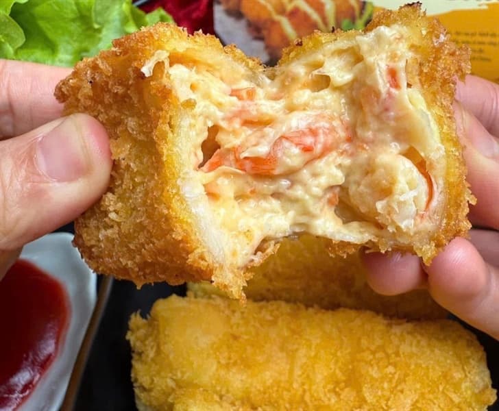 Nem kem bơ hải sản