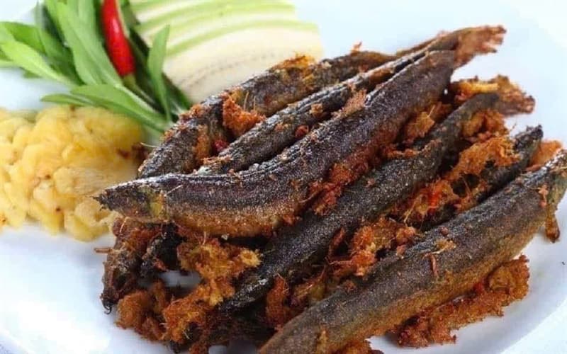 cá trạch kho niêu 2
