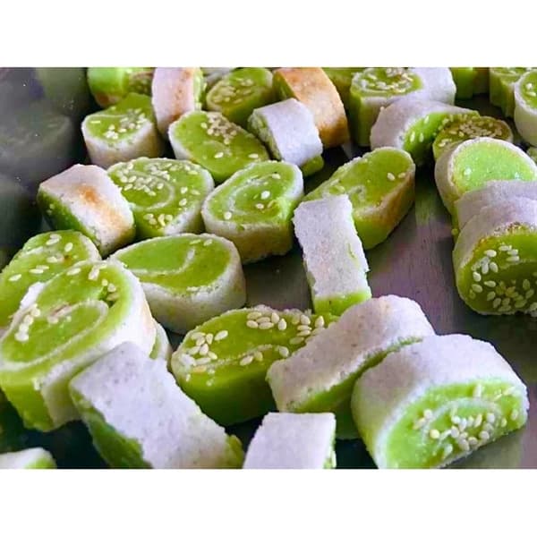 Kẹo dừa dứa non lá dứa (Hộp 300g) 3
