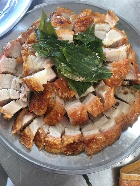 Thịt quay lá mắc mật 3