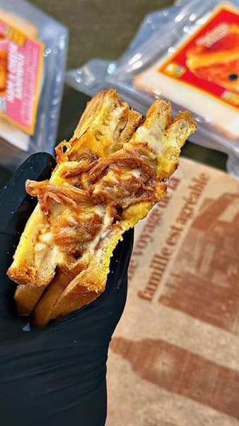 Sandwich Sườn BBQ Phomai 2