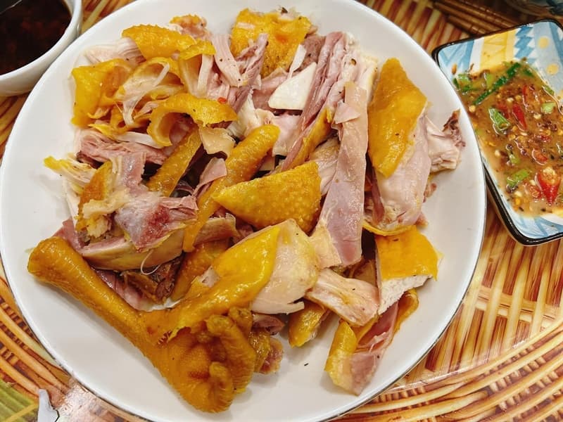 Gà ủ muối thảo mộc (nửa con) 2