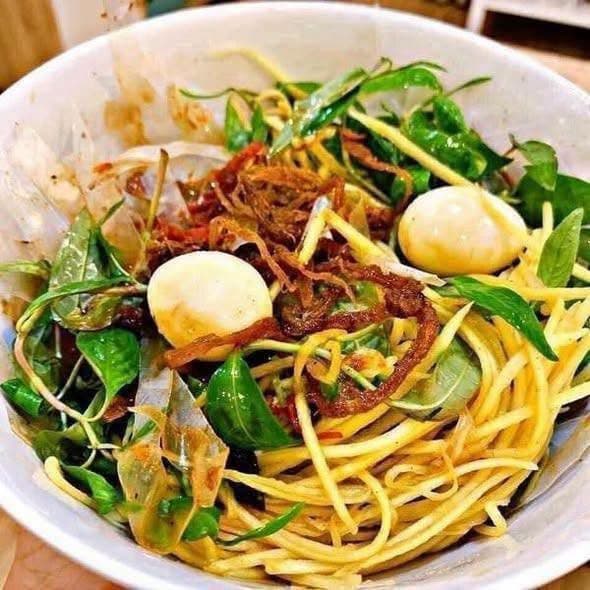 Bánh tráng trộn đầy đủ kèm rau