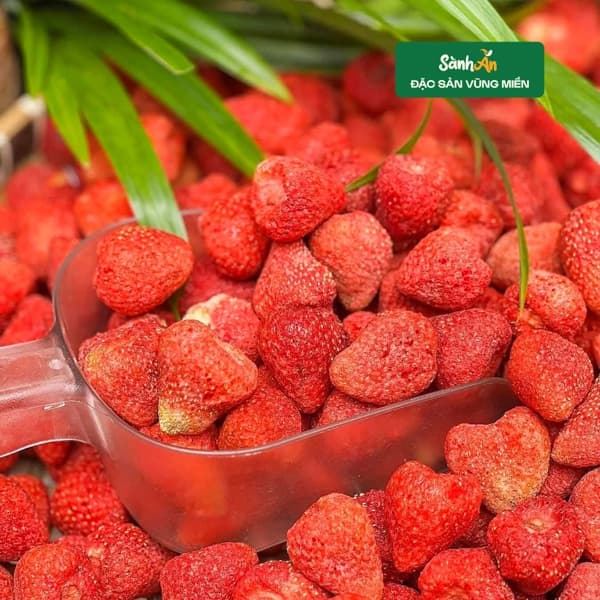 Dâu tây sấy lạnh 200g 2